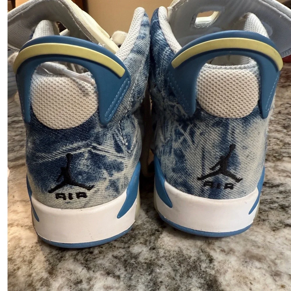 Jordan Kids Air Jordan 6 Retro Washed Denim Sneakers White Blue Size 5Y